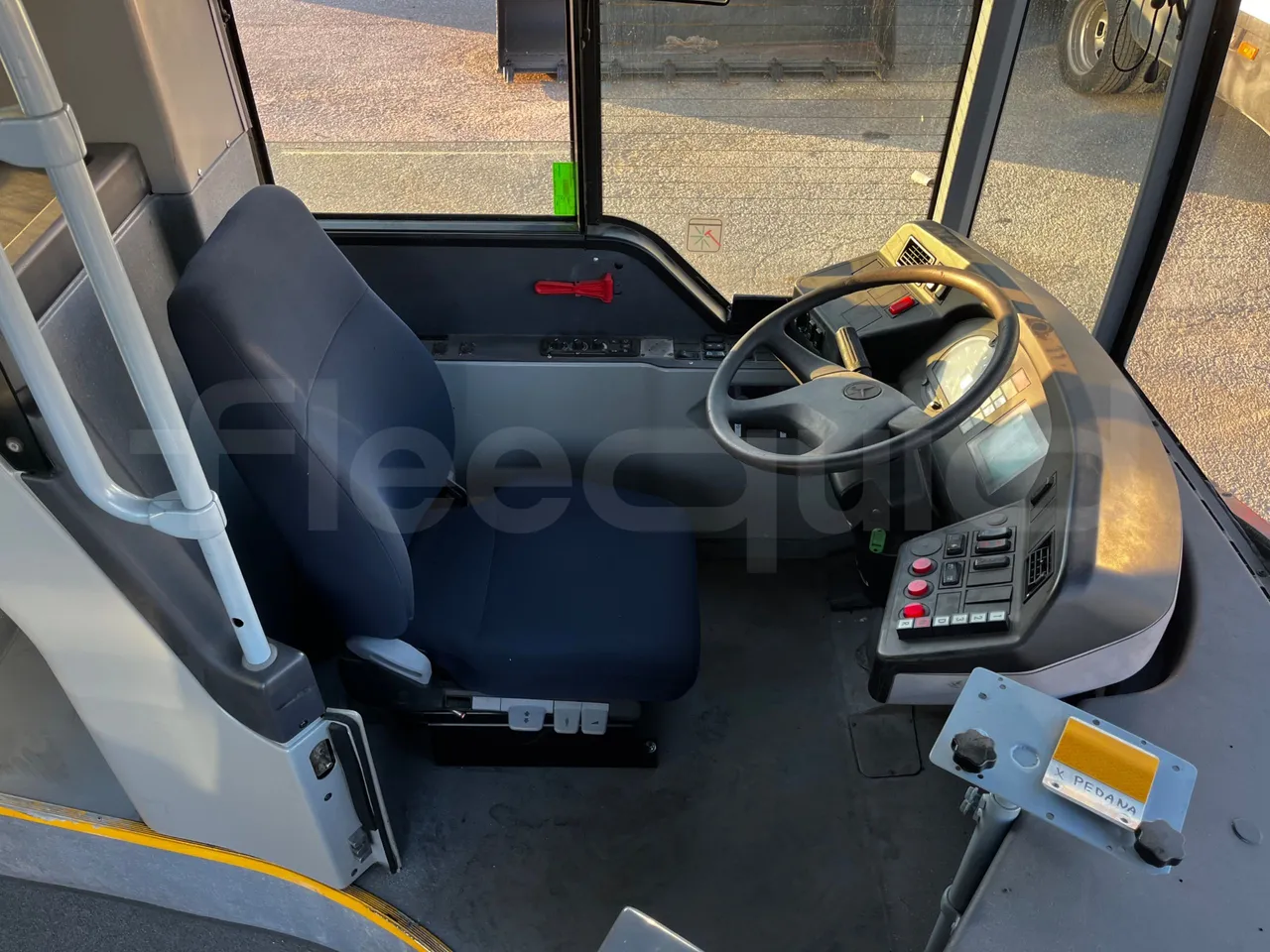 Mercedes-Benz Citaro O 530 - EUR3 - 220kW - 12.000m - driver's seat photo