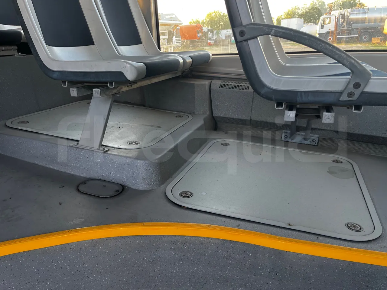 Mercedes-Benz Citaro O 530 - EUR3 - 220kW - 12.000m - floor hatches photo