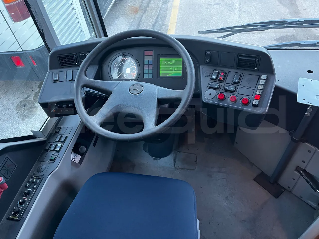 Mercedes-Benz Citaro O 530 - EUR3 - 220kW - 12.000m - steering wheel photo
