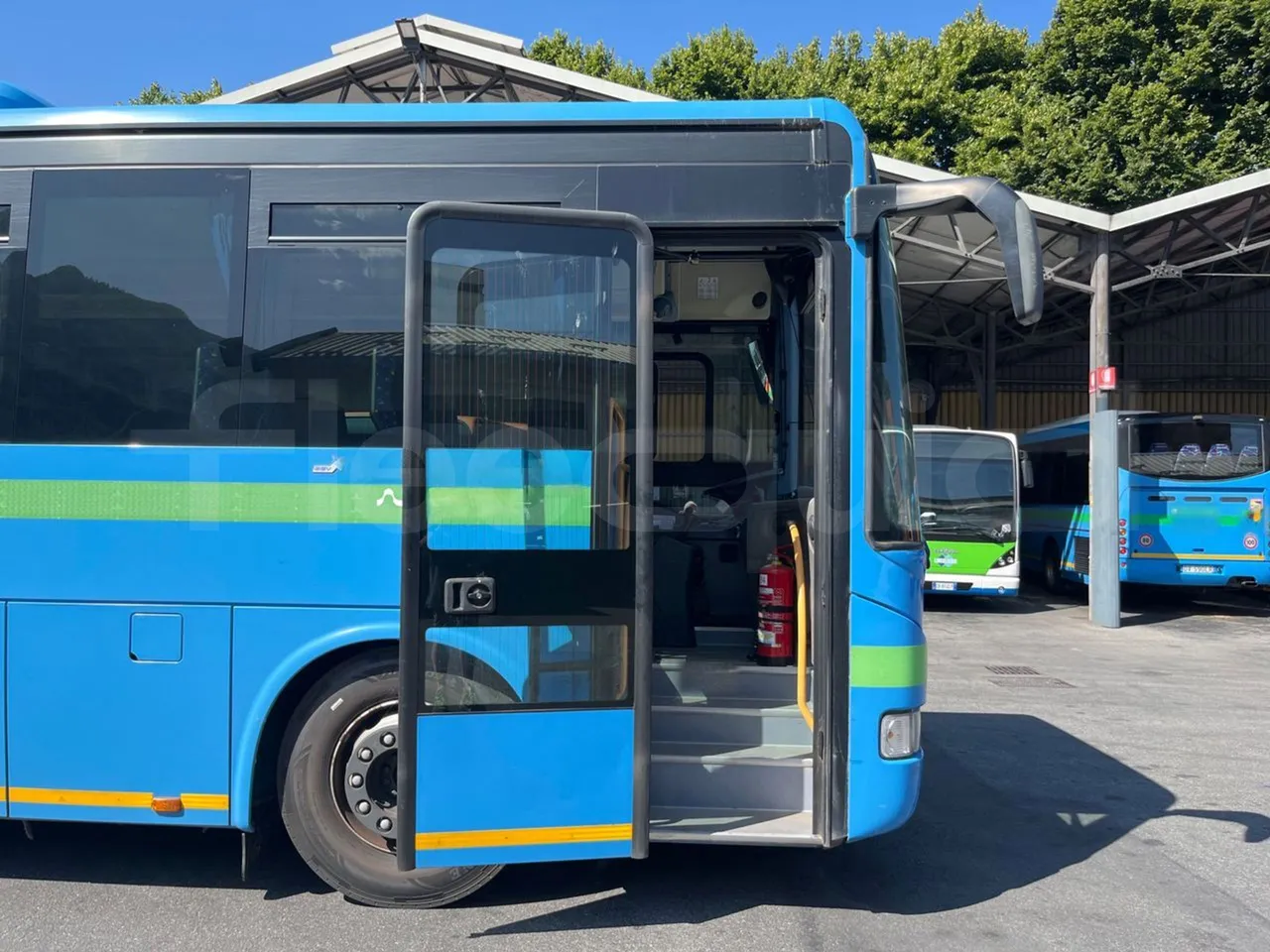Iveco Crossway SFR160/ Euro 5 - 280 Kw - 10,655 Mt - front door 1 open