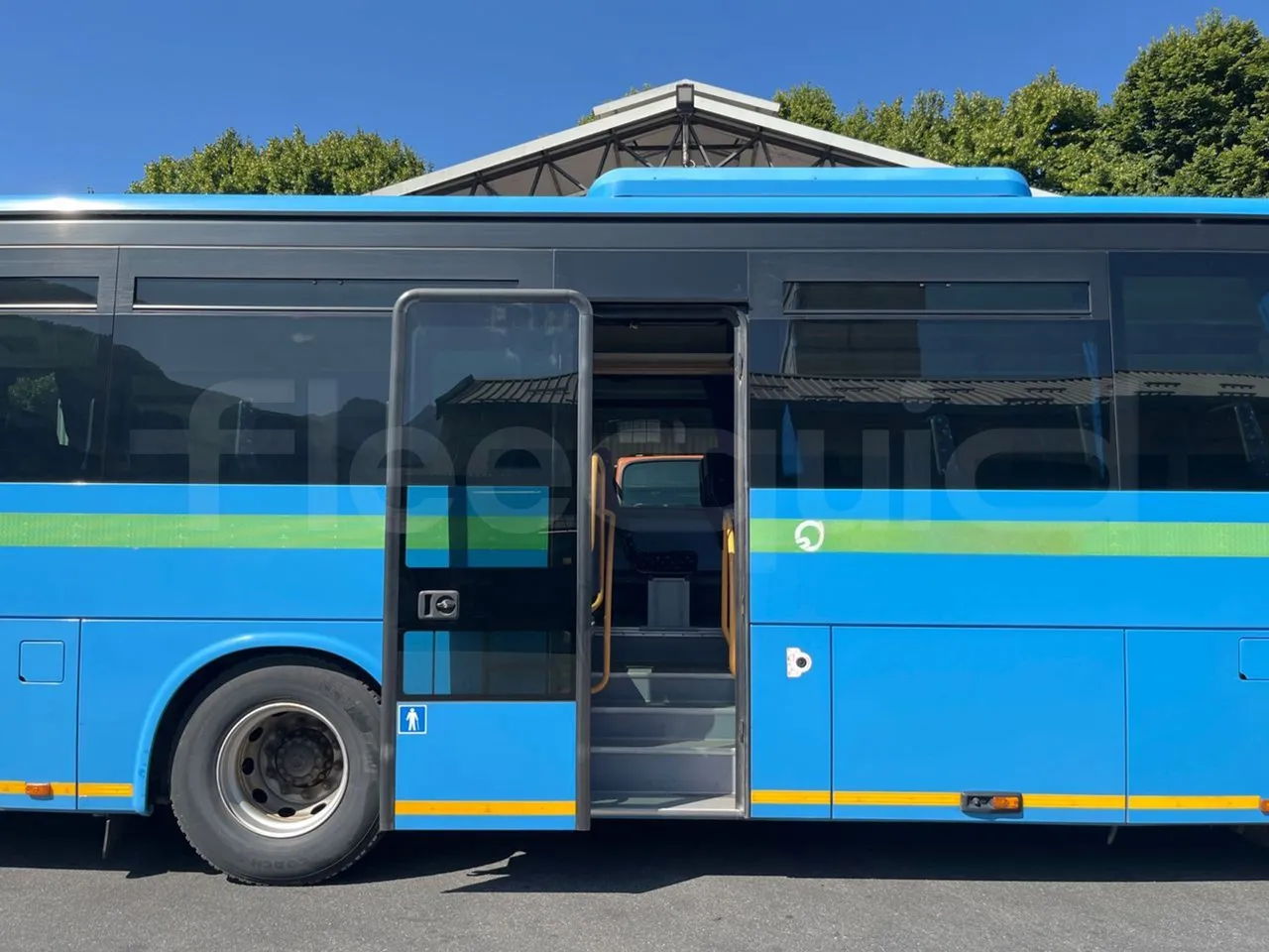 Iveco Crossway SFR160/ Euro 5 - 280 Kw - 10,655 Mt - front door 3 open (mandatory for bus to scrap)