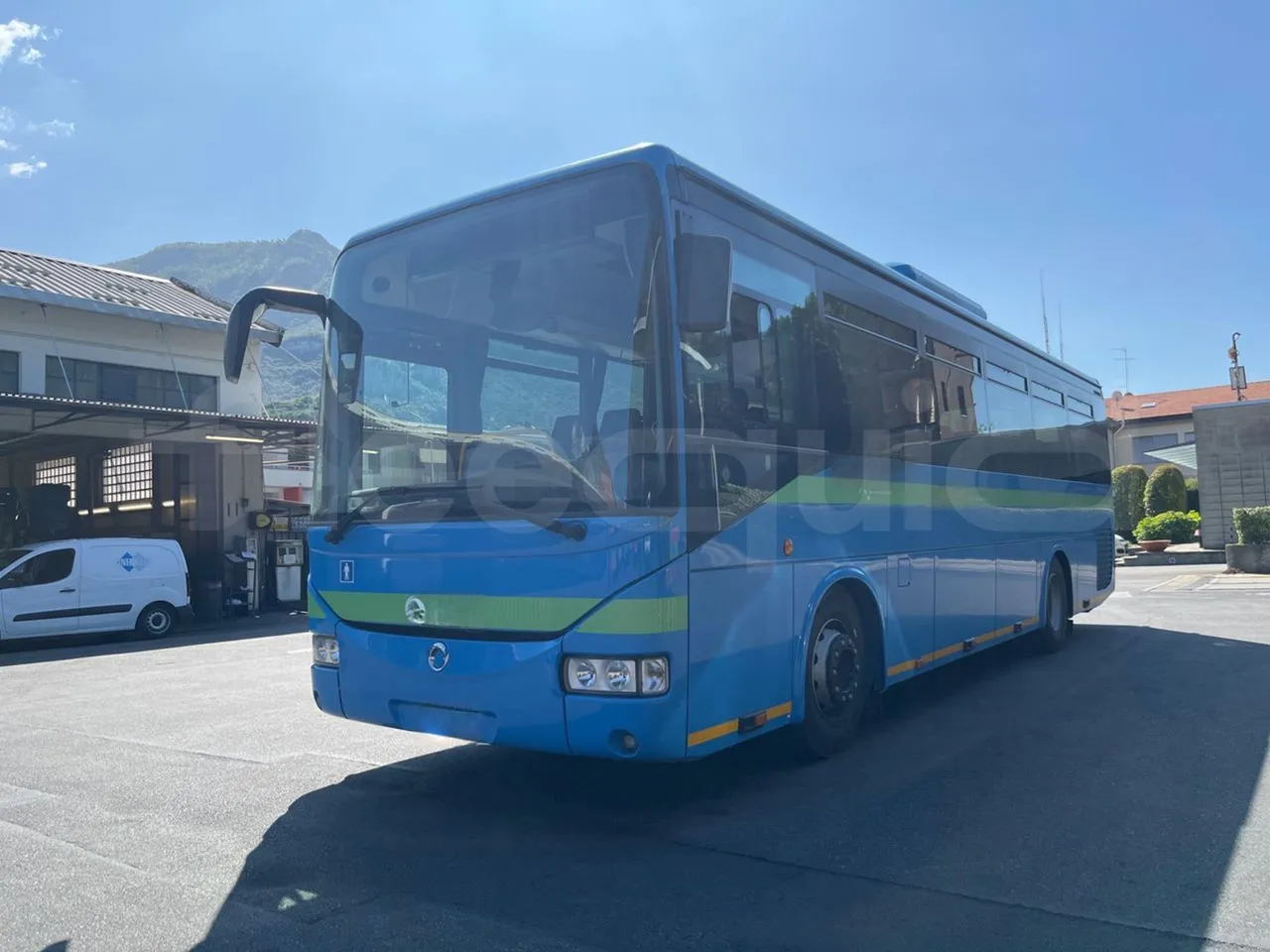 Iveco Crossway SFR160/ Euro 5 - 280 Kw - 10,655 Mt - 3/4 front left (mandatory for bus to scrap)