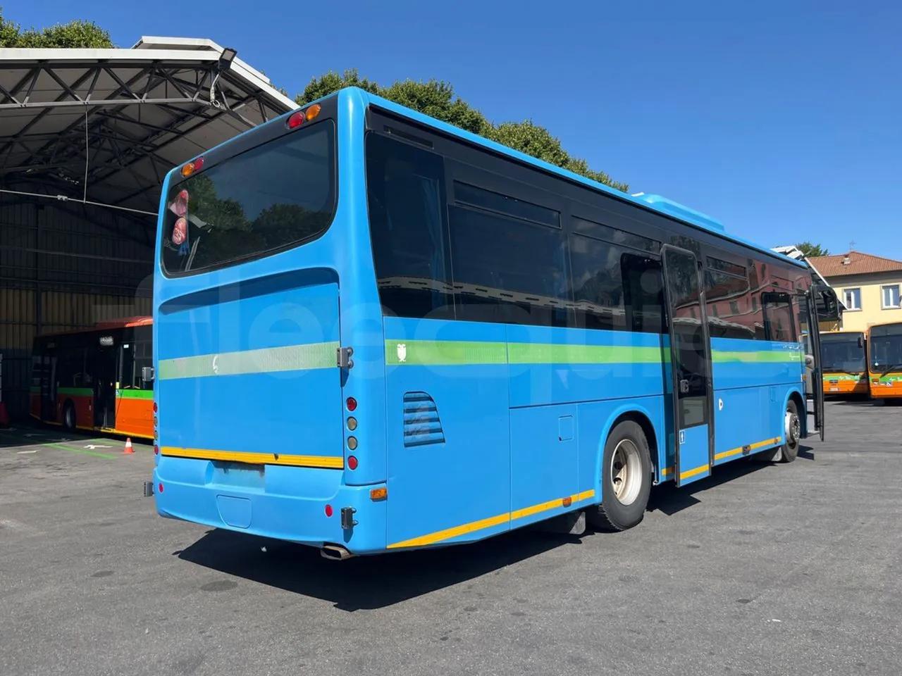 Iveco Crossway SFR160/ Euro 5 - 280 Kw - 10,655 Mt - 3/4 right rear doors open