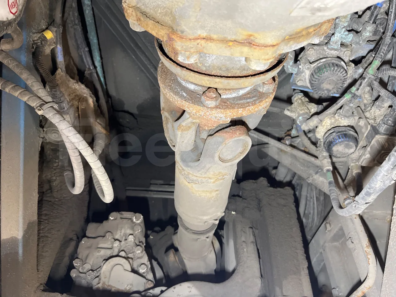 Iveco Crossway SFR160/ Euro 5 - 280 Kw - 10,655 Mt - driveshaft photo