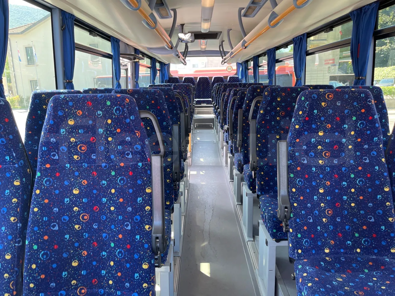 Iveco Crossway SFR160/ Euro 5 - 280 Kw - 10,655 Mt - interior reverse seats driver height (mandatory for bus to scrap)