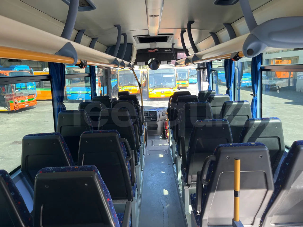 Iveco Crossway SFR160/ Euro 5 - 280 Kw - 10,655 Mt - forward view middle aisle