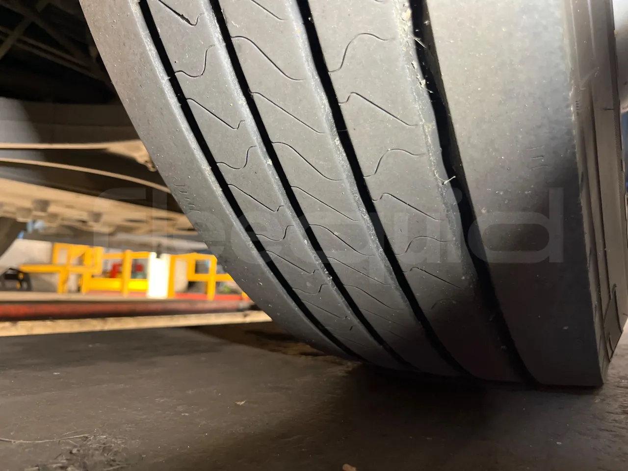 Iveco Crossway SFR160/ Euro 5 - 280 Kw - 10,655 Mt - tread condition front tires right