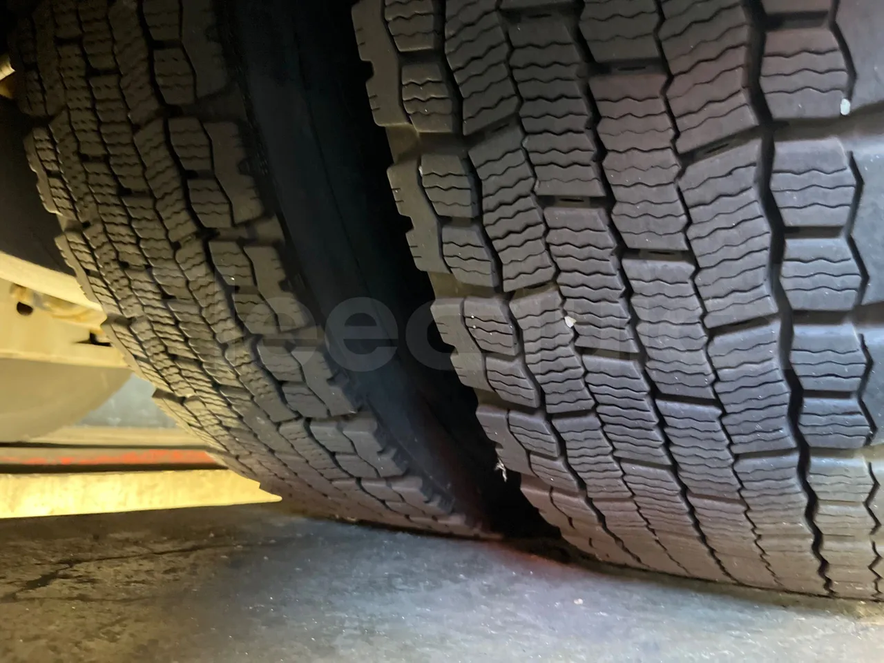 Iveco Crossway SFR160/ Euro 5 - 280 Kw - 10,655 Mt - tread condition second axle tires right
