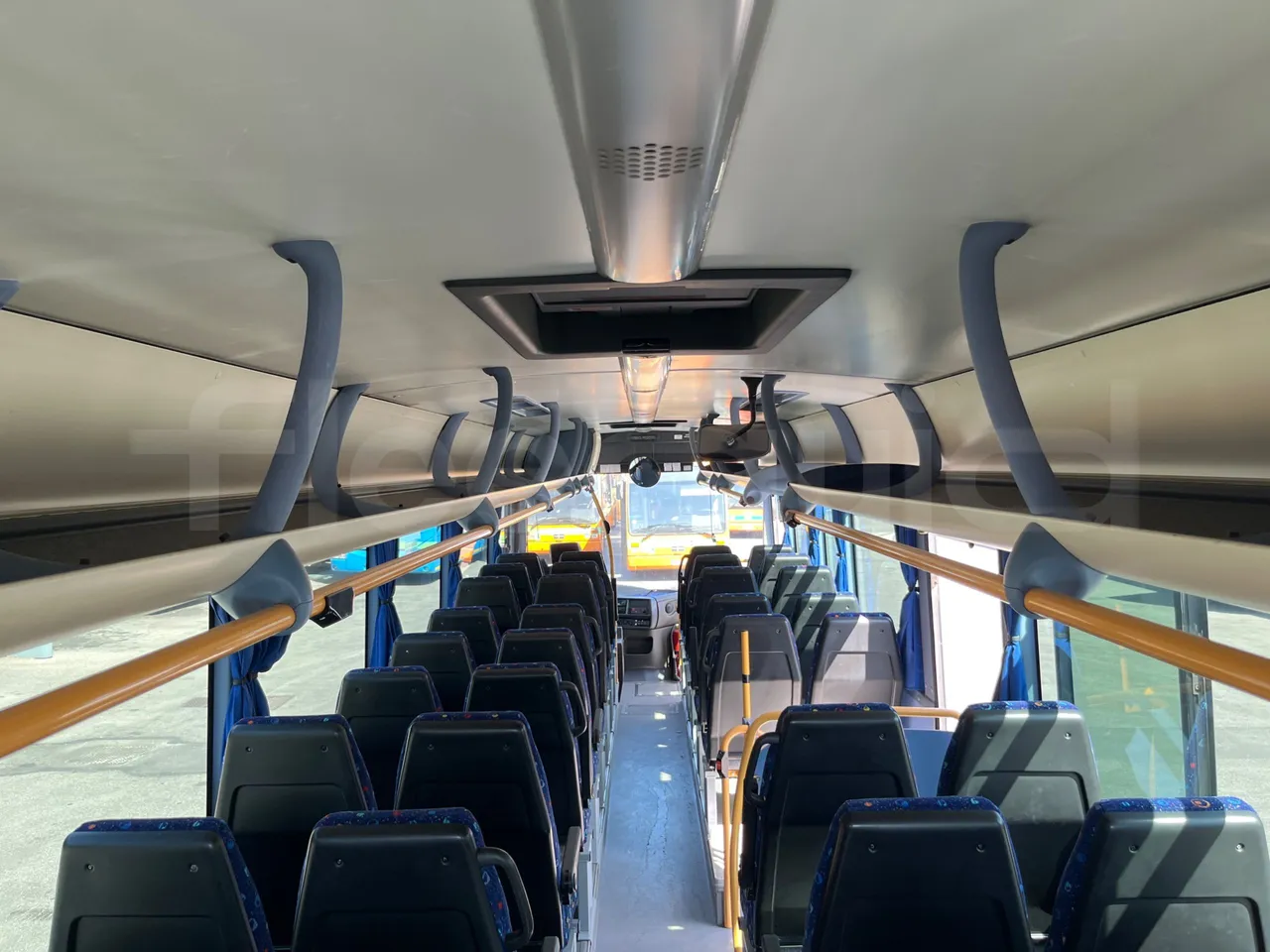Iveco Crossway SFR160/ Euro 5 - 280 Kw - 10,655 Mt - overhead compartments photo