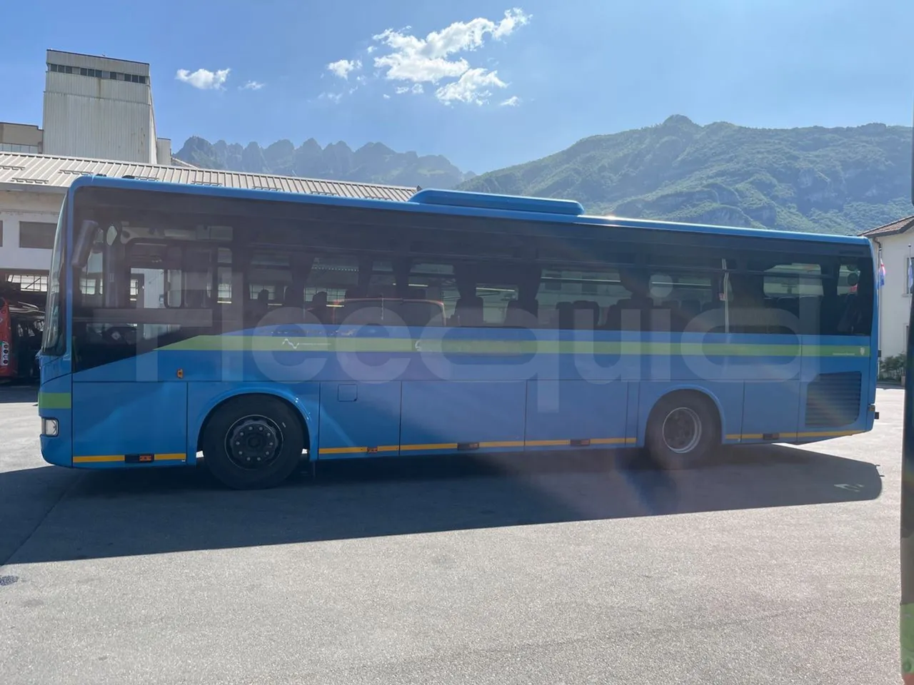 Iveco Crossway SFR160/ Euro 5 - 280 Kw - 10,655 Mt - left side photo