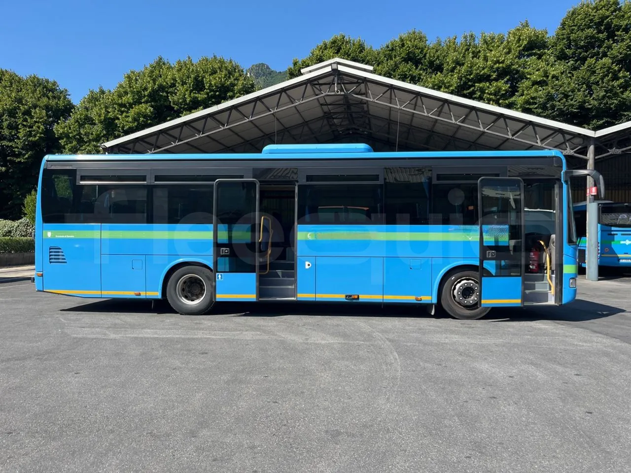 Iveco Crossway SFR160/ Euro 5 - 280 Kw - 10,655 Mt - right side doors open