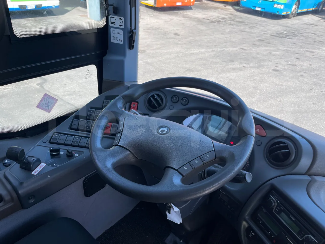 Iveco Crossway SFR160/ Euro 5 - 280 Kw - 10,655 Mt - steering wheel photo