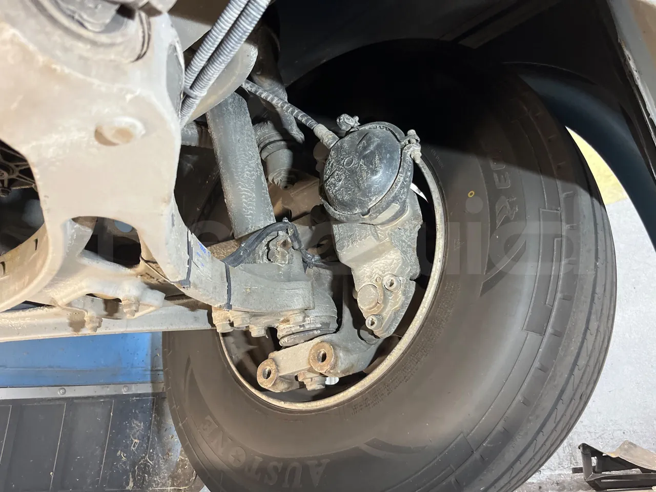 Iveco Crossway SFR160/ Euro 5 - 280 Kw - 10,655 Mt - front axle left side