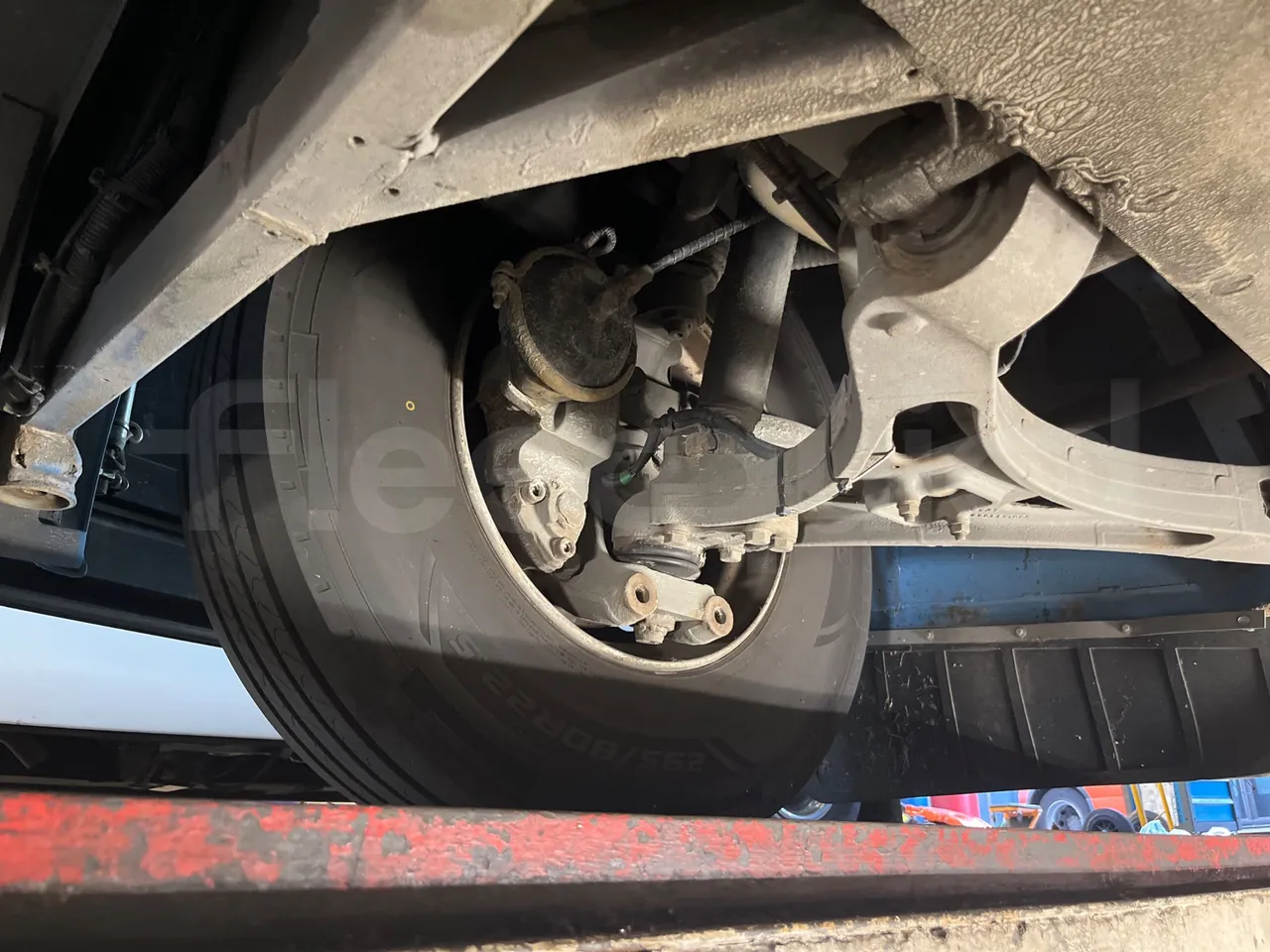 Iveco Crossway SFR160/ Euro 5 - 280 Kw - 10,655 Mt - front axle right side