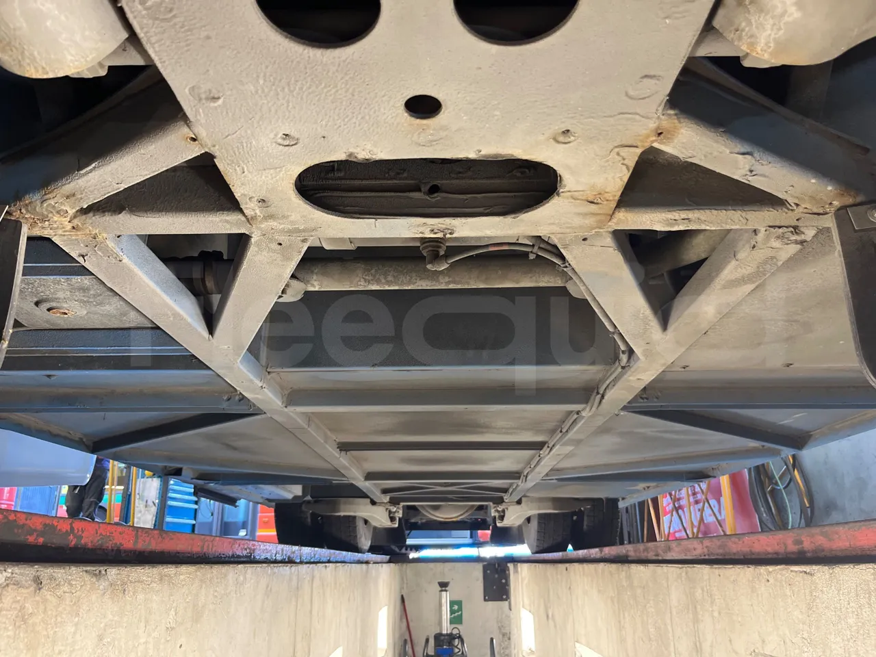 Iveco Crossway SFR160/ Euro 5 - 280 Kw - 10,655 Mt - central undercarriage photo