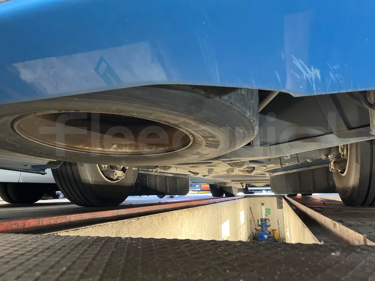Iveco Crossway SFR160/ Euro 5 - 280 Kw - 10,655 Mt - front undercarriage from front