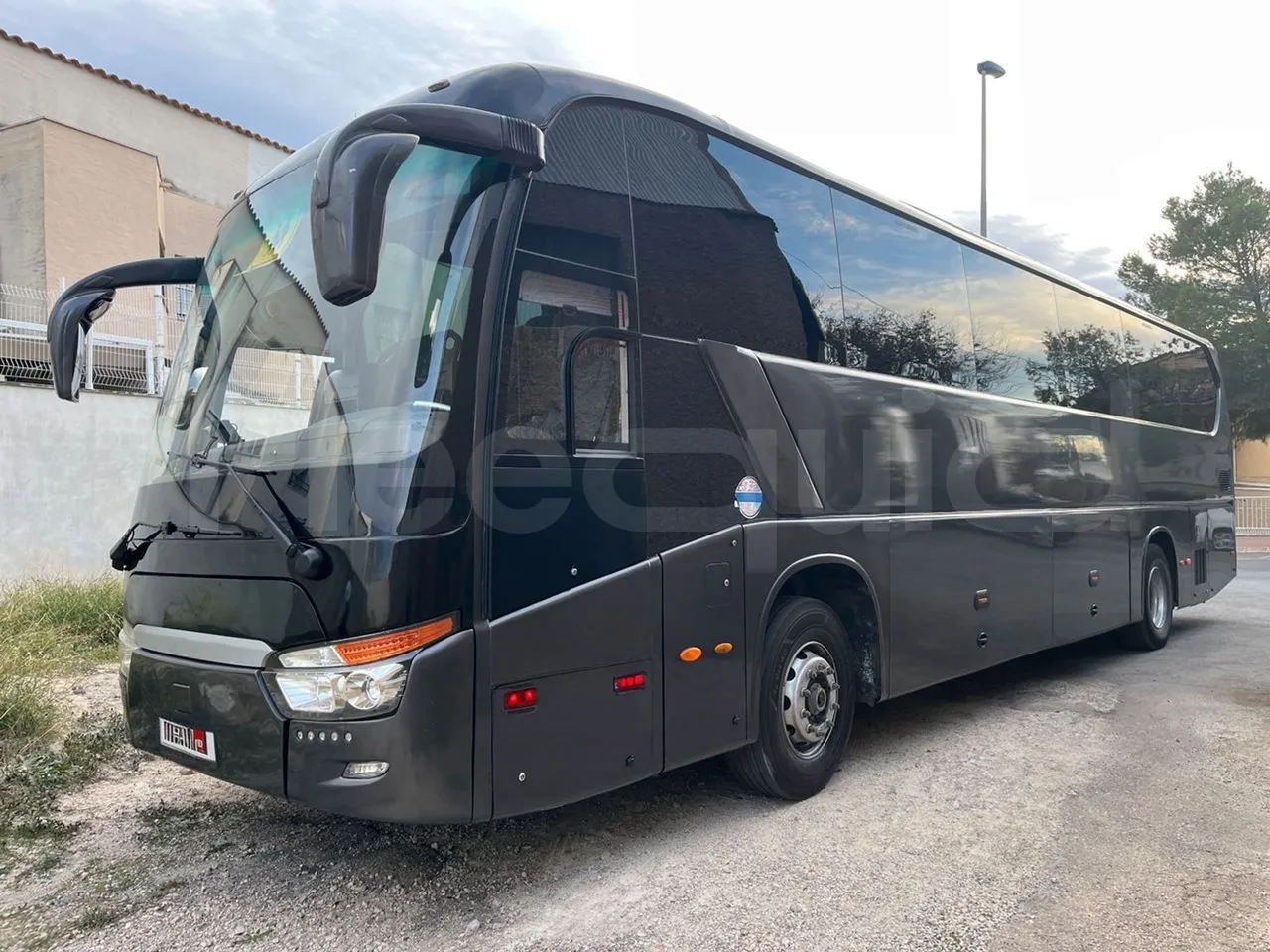 King Long XMQ6129Y C12 - Euro6 - 294kW - 12.200mt - 3/4 front left