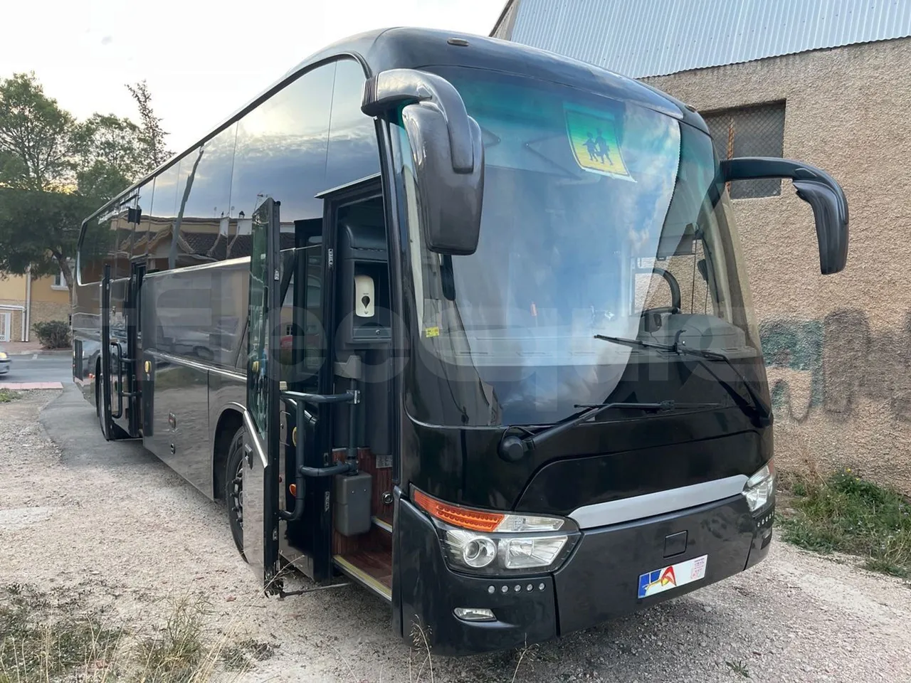 King Long XMQ6129Y C12 - Euro6 - 294kW - 12.200mt - 3/4 right front doors open