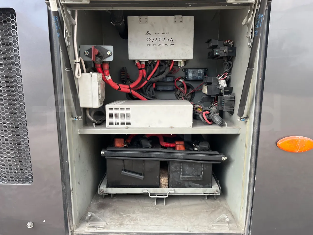 King Long XMQ6129Y C12 - Euro6 - 294kW - 12.200mt - external compartments photo