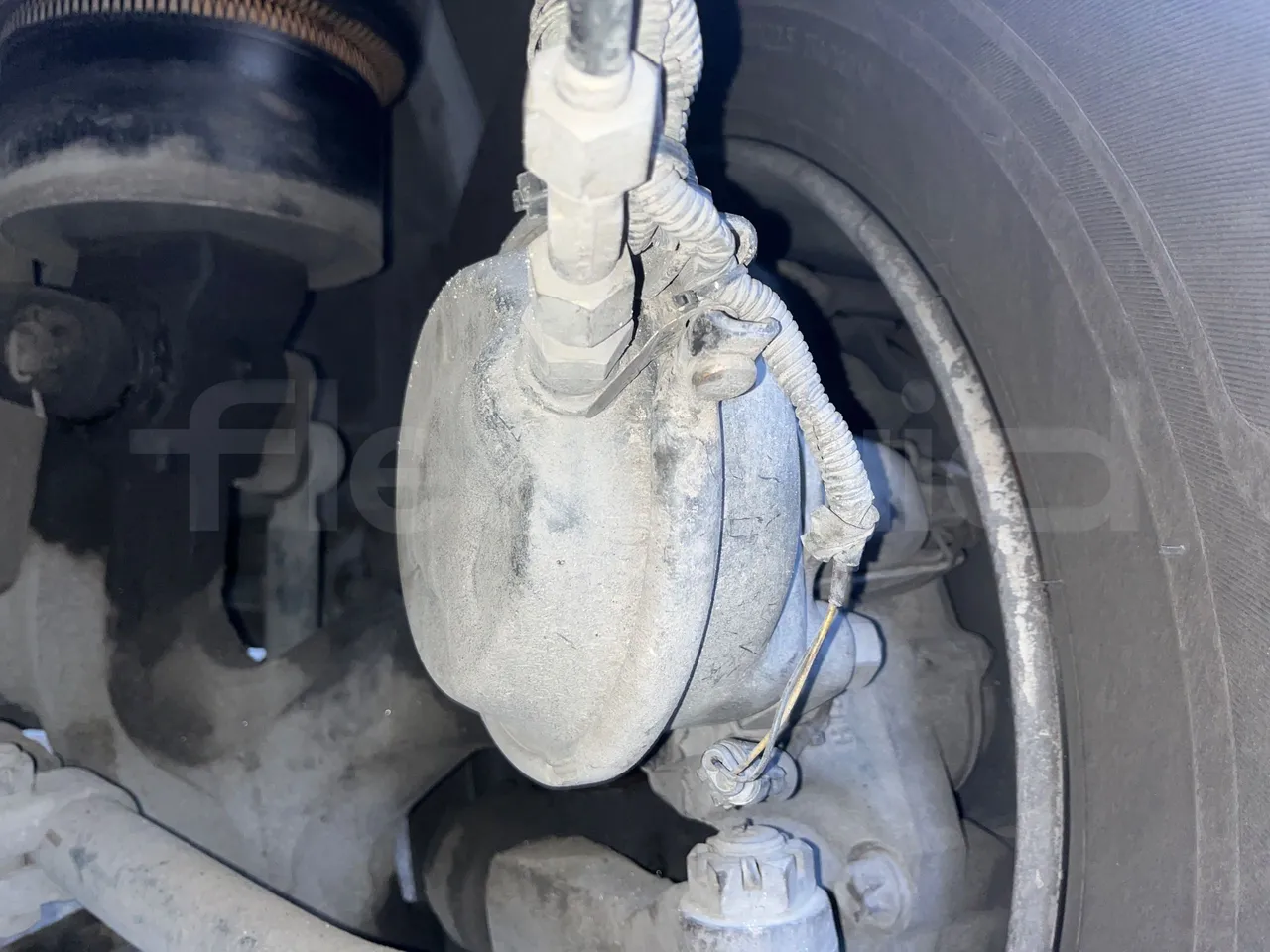 King Long XMQ6129Y C12 - Euro6 - 294kW - 12.200mt - front brake calipers left