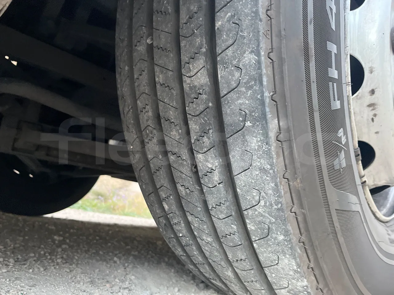 King Long XMQ6129Y C12 - Euro6 - 294kW - 12.200mt - tread condition front tires right