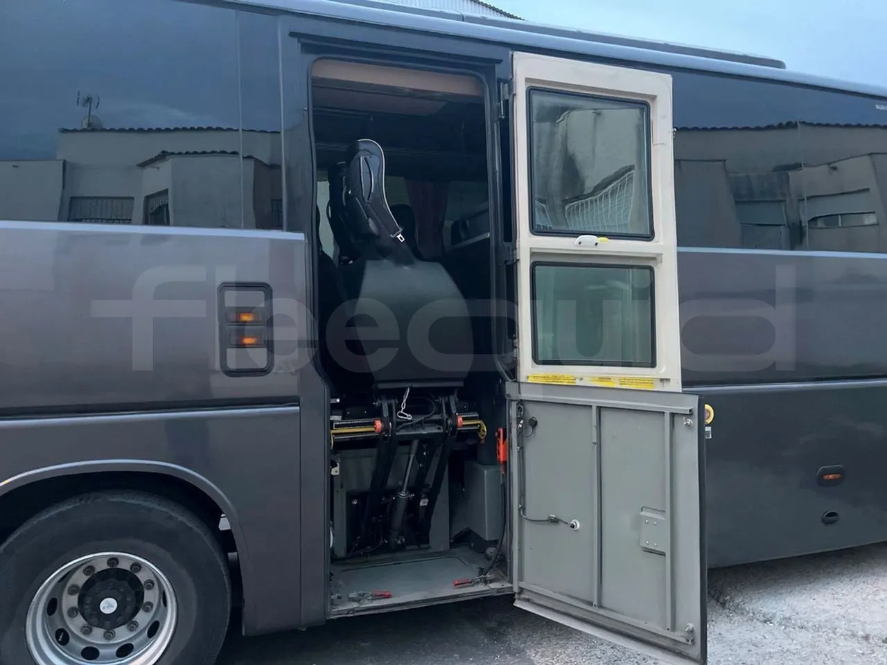 King Long XMQ6129Y C12 - Euro6 - 294kW - 12.200mt - platform open photo