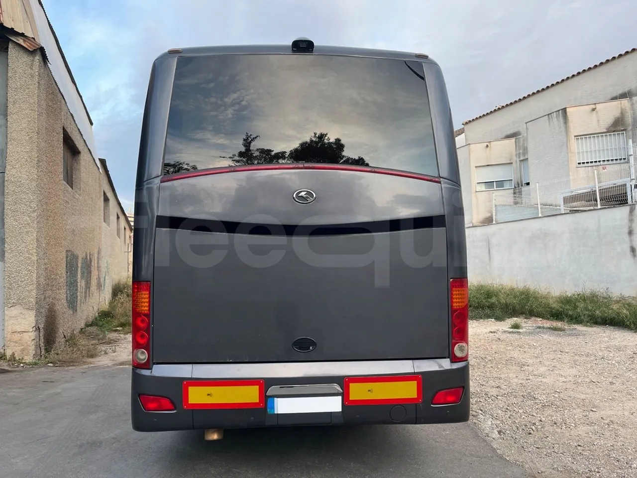 King Long XMQ6129Y C12 - Euro6 - 294kW - 12.200mt - rear hatch closed