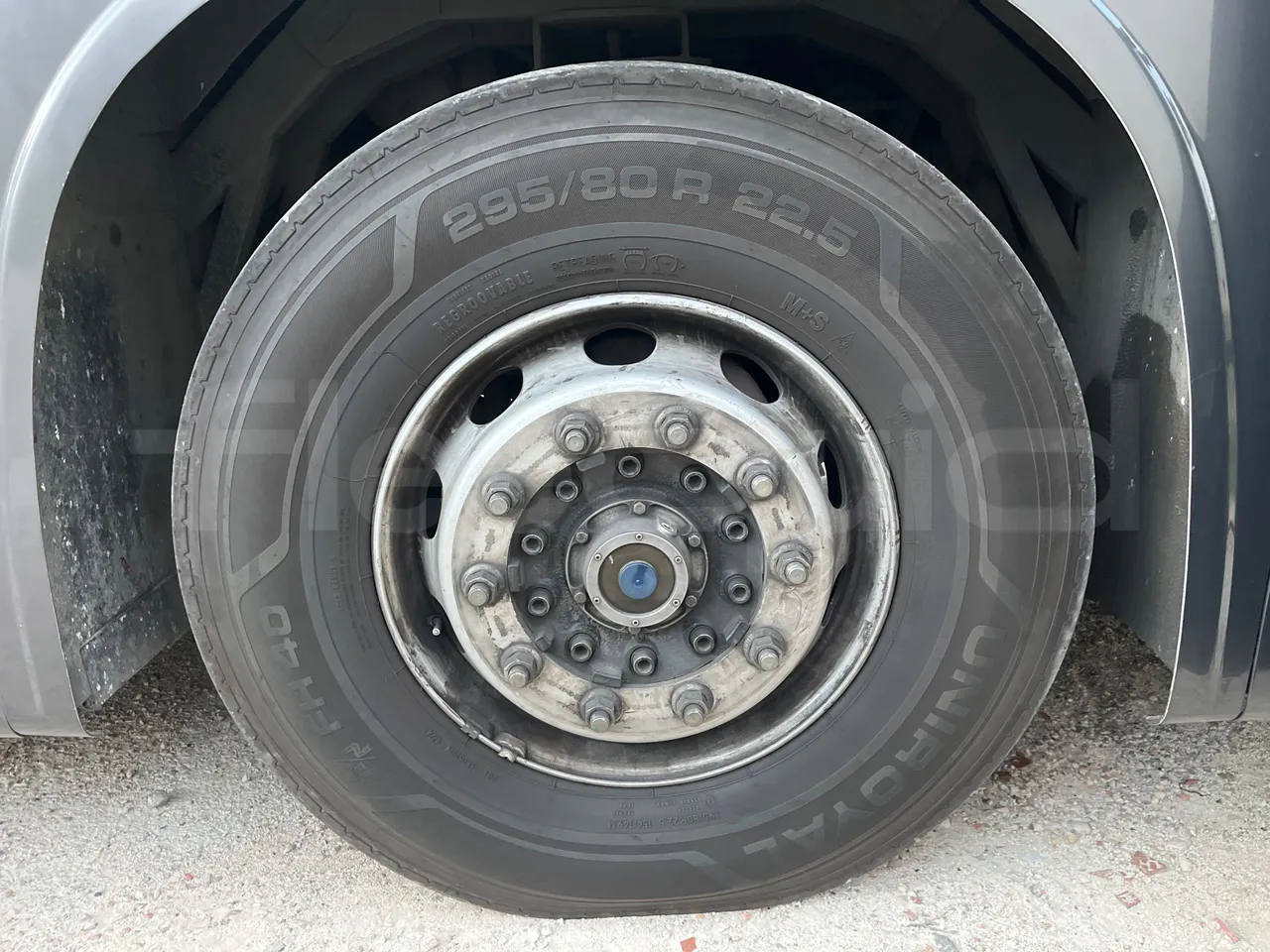 King Long XMQ6129Y C12 - Euro6 - 294kW - 12.200mt - front left tire measurements