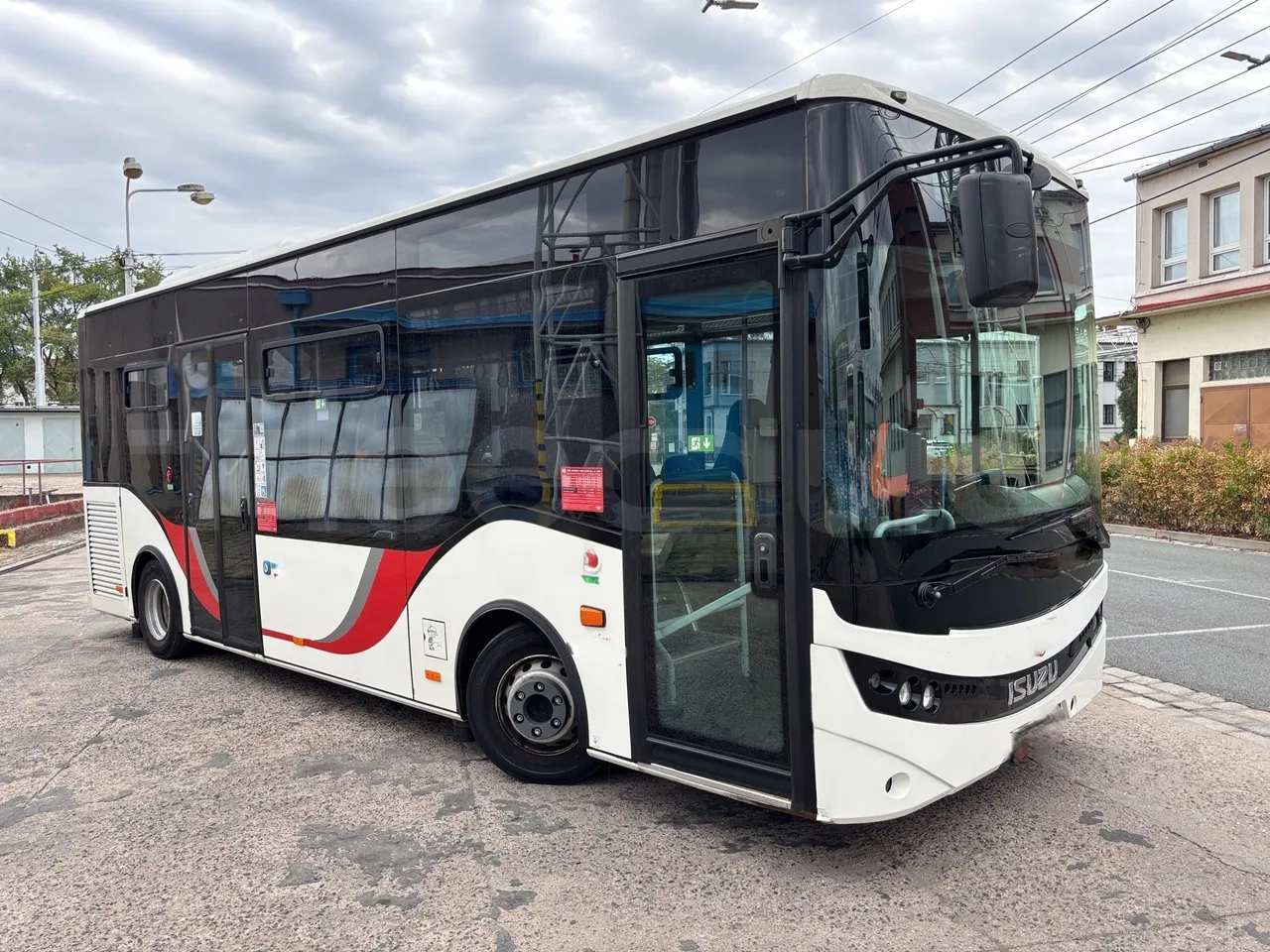 Isuzu Novo - Base cover photo