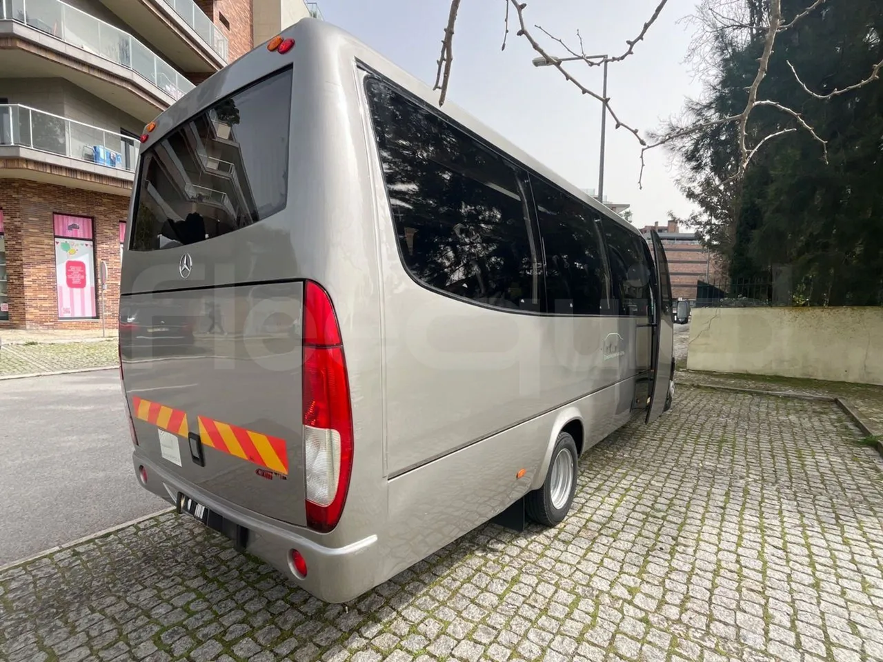 Mercedes-Benz 518 CDI 906 - Euro5 - 135kW - 7.770mt - 3/4 right rear doors open