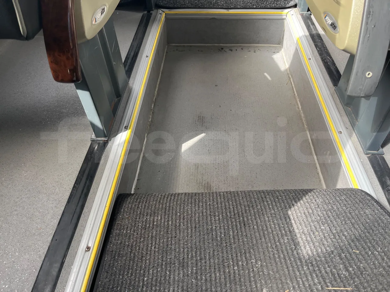 Mercedes-Benz 518 CDI 906 - Euro5 - 135kW - 7.770mt - seat brackets photo