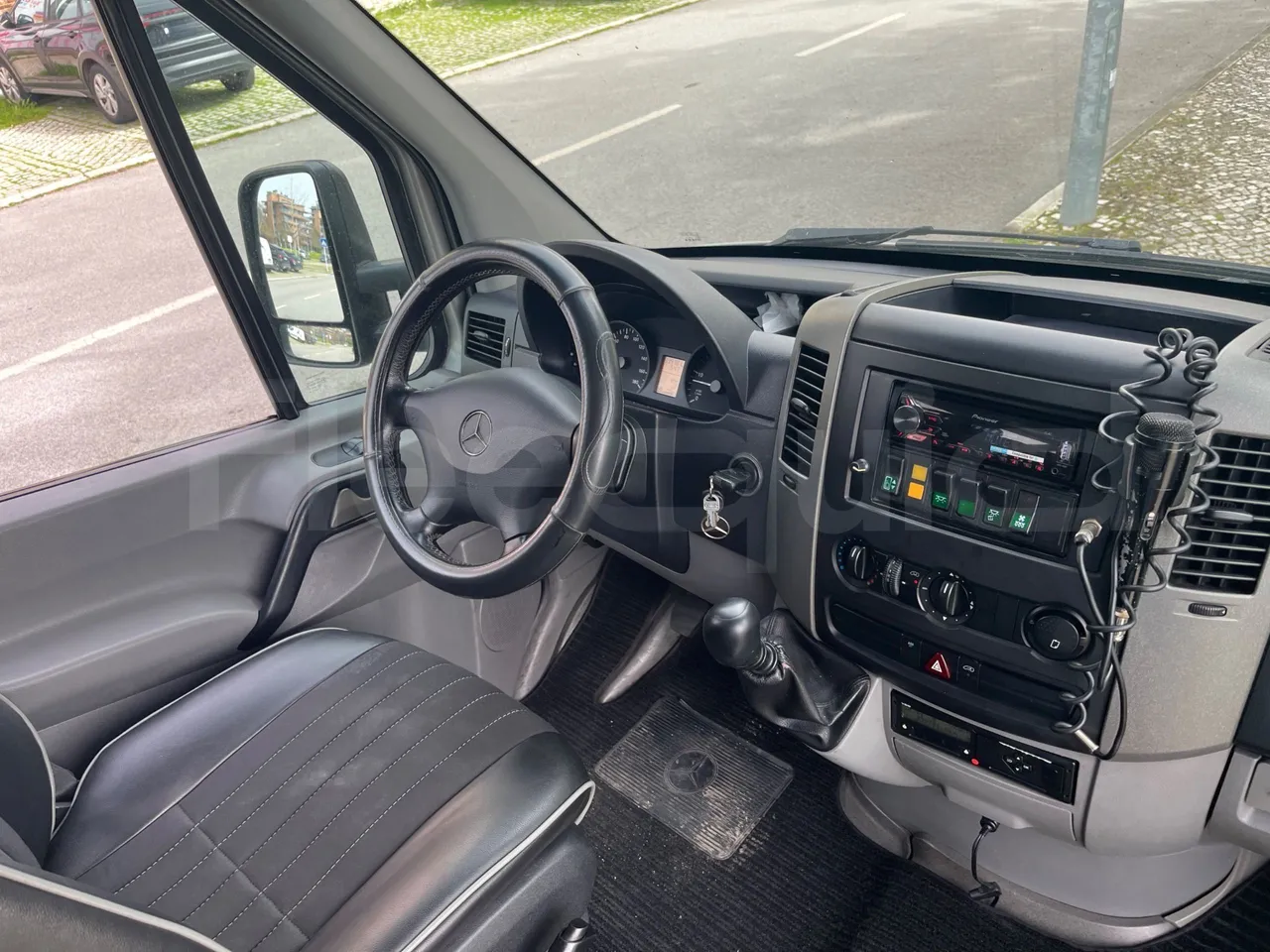 Mercedes-Benz 518 CDI 906 - Euro5 - 135kW - 7.770mt - buttons panels on