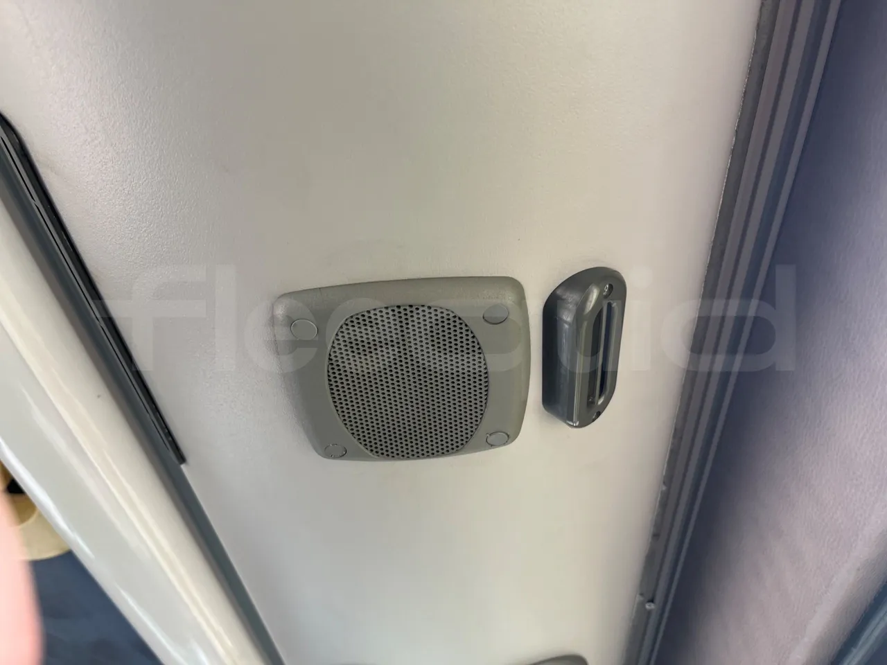 Mercedes-Benz 518 CDI 906 - Euro5 - 135kW - 7.770mt - usb charging detail