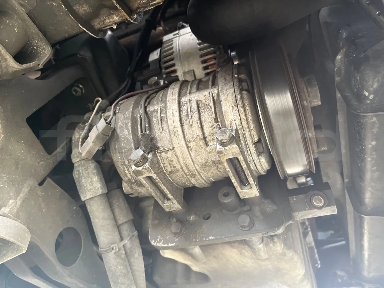 Mercedes-Benz 518 CDI 906 - Euro5 - 135kW - 7.770mt - air conditioning compressor