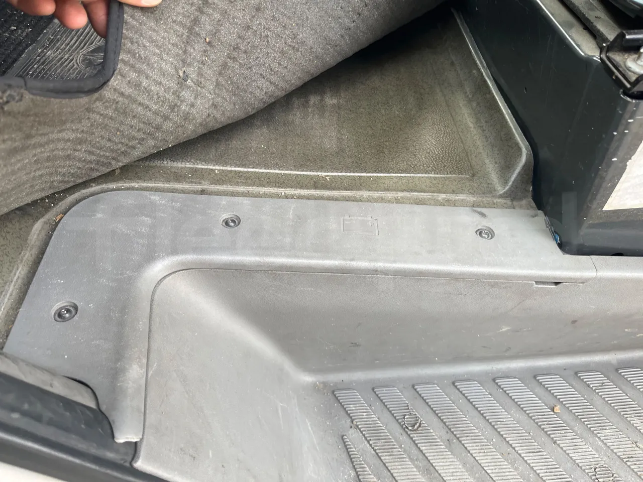 Mercedes-Benz 518 CDI 906 - Euro5 - 135kW - 7.770mt - external compartments photo