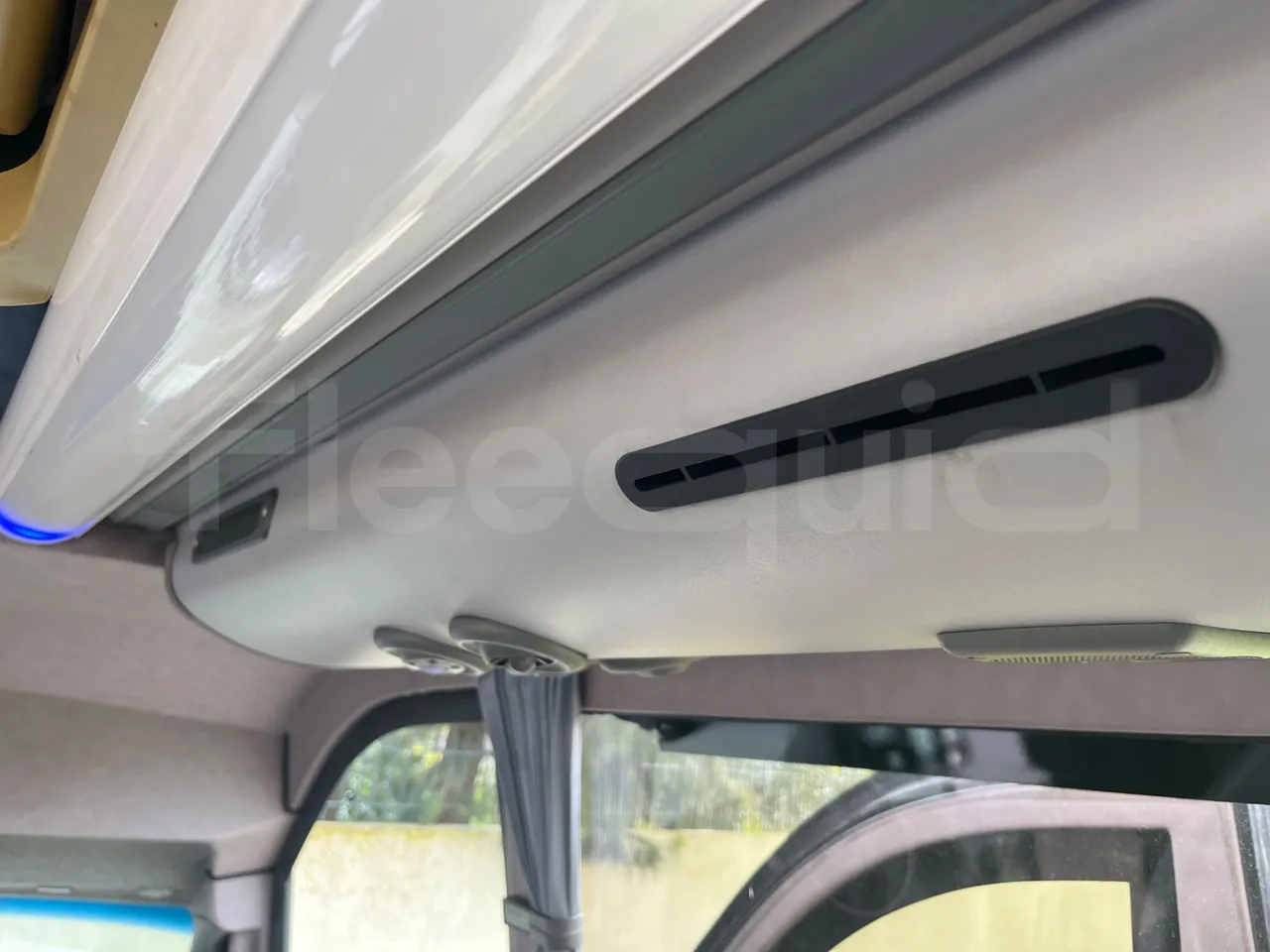 Mercedes-Benz 518 CDI 906 - Euro5 - 135kW - 7.770mt - footrest detail photo