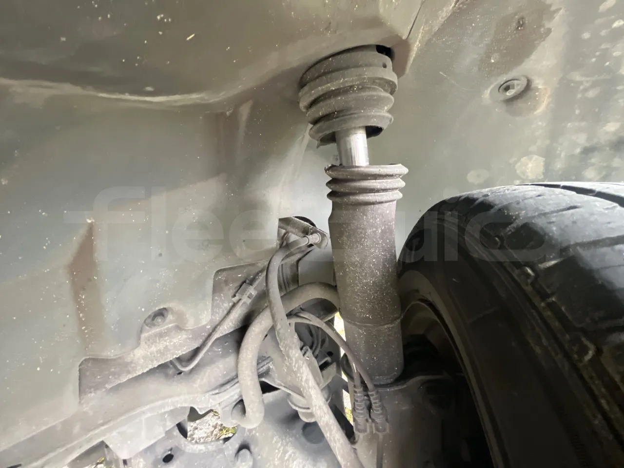 Mercedes-Benz 518 CDI 906 - Euro5 - 135kW - 7.770mt - front air springs right