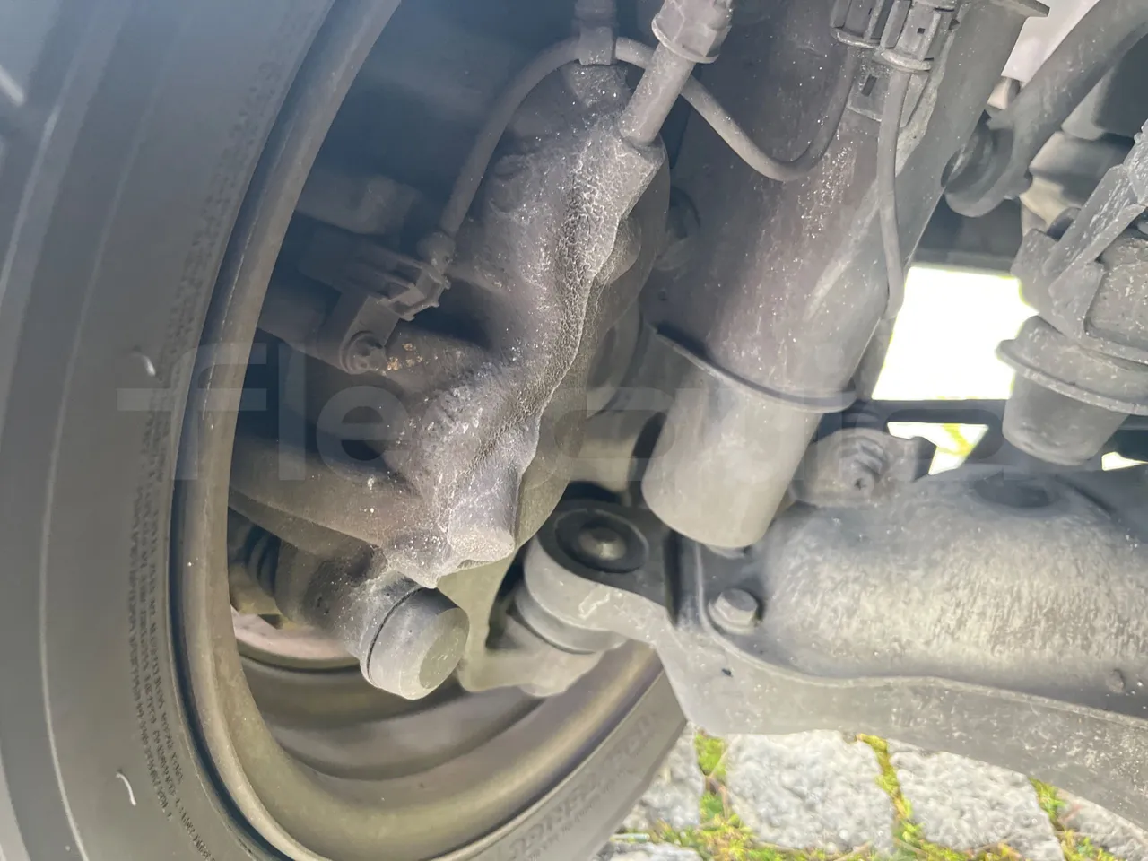 Mercedes-Benz 518 CDI 906 - Euro5 - 135kW - 7.770mt - front brake calipers left