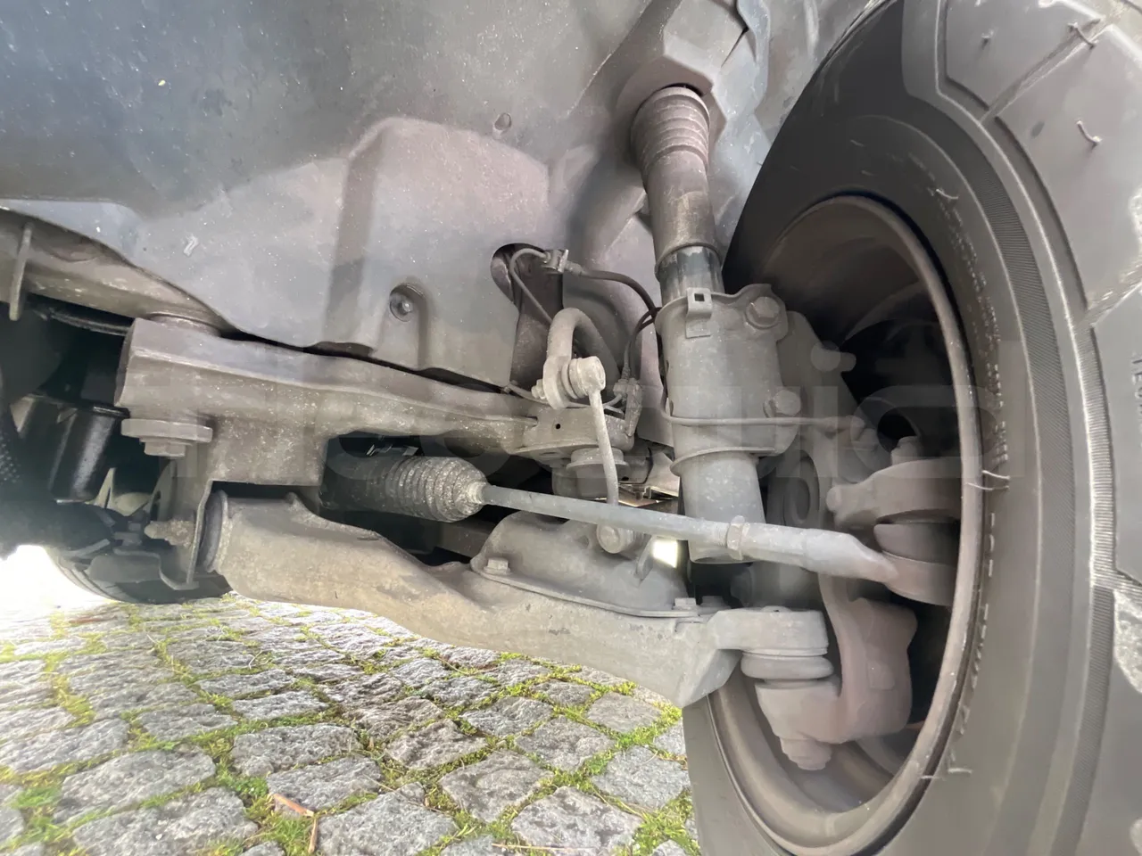 Mercedes-Benz 518 CDI 906 - Euro5 - 135kW - 7.770mt - front shock absorbers left