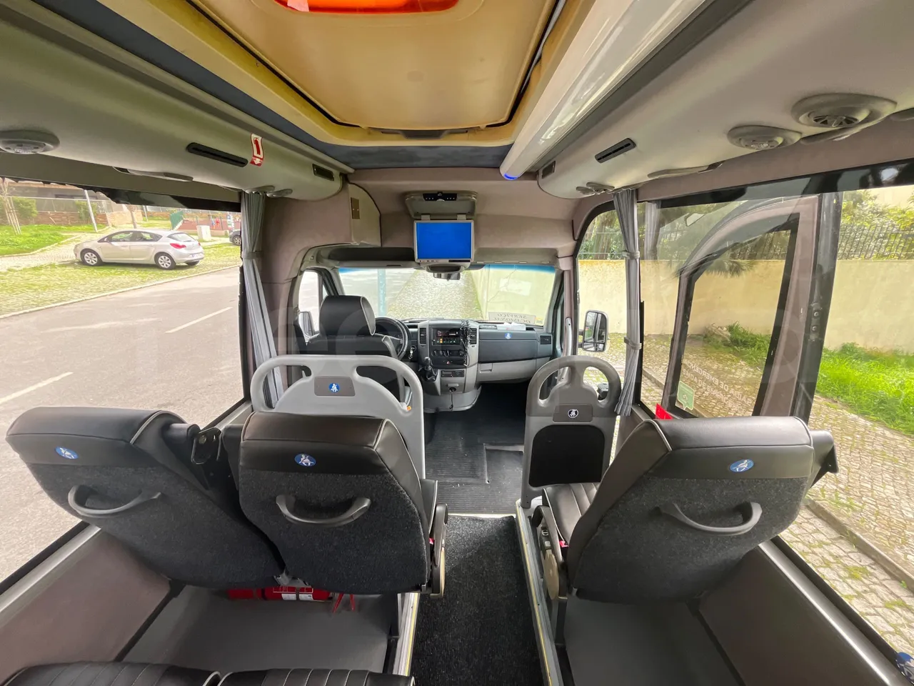 Mercedes-Benz 518 CDI 906 - Euro5 - 135kW - 7.770mt - forward view middle aisle