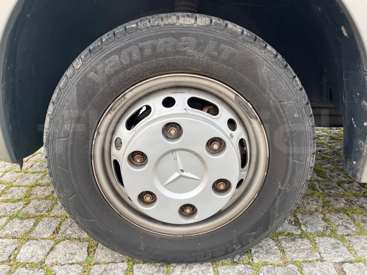 Mercedes-Benz 518 CDI 906 - Euro5 - 135kW - 7.770mt - front left tire measurements