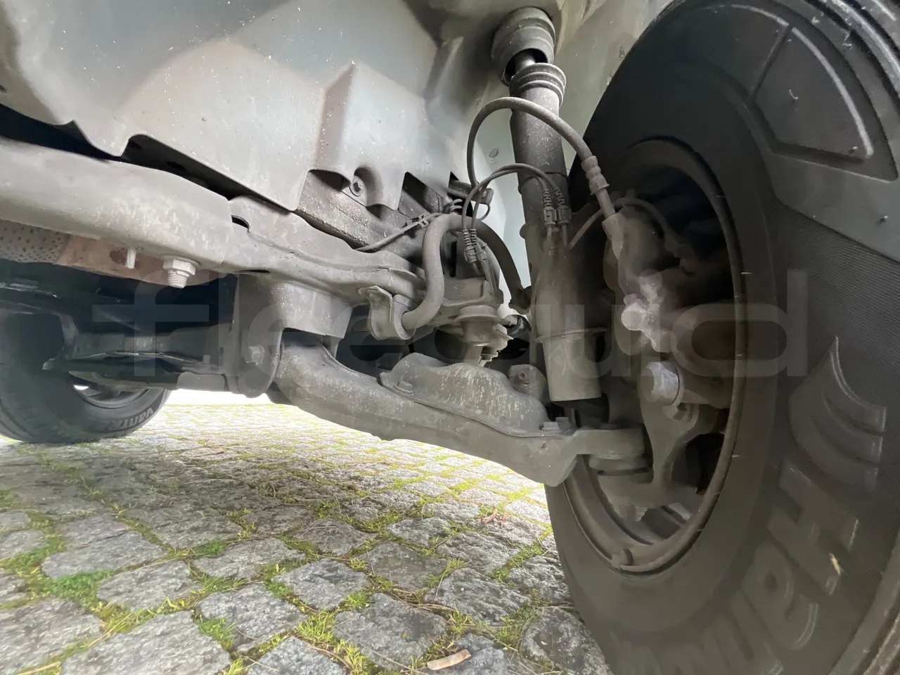 Mercedes-Benz 518 CDI 906 - Euro5 - 135kW - 7.770mt - front axle right side