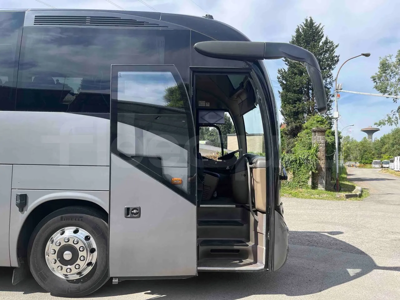 Iveco Magelys SFR2XX - EUR6 - 294kW - 12.265m - front door 1 open