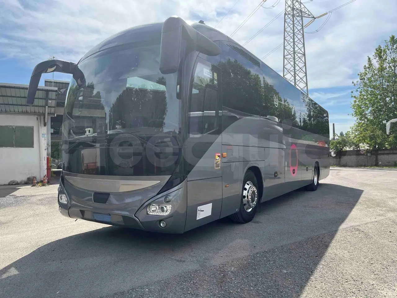 Iveco Magelys SFR2XX - EUR6 - 294kW - 12.265m - 3/4 front left