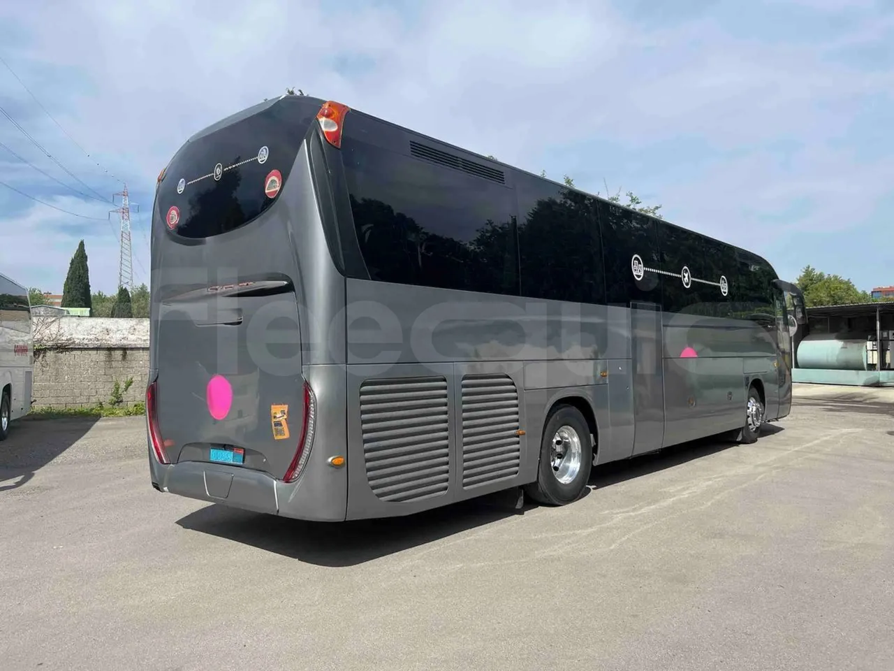 Iveco Magelys SFR2XX - EUR6 - 294kW - 12.265m - 3/4 right rear doors closed