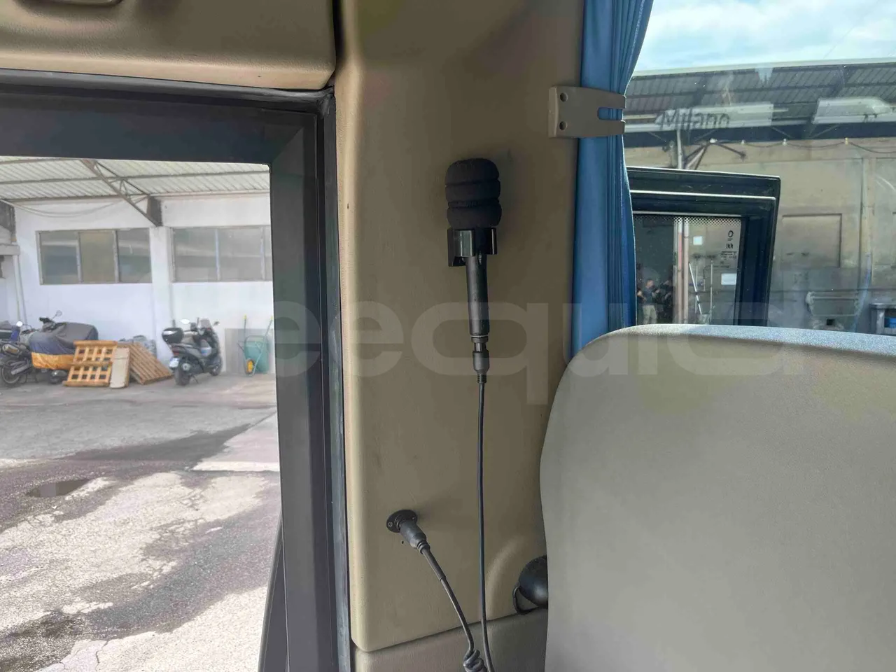 Iveco Magelys SFR2XX - EUR6 - 294kW - 12.265m - hostes microphone accessories photo
