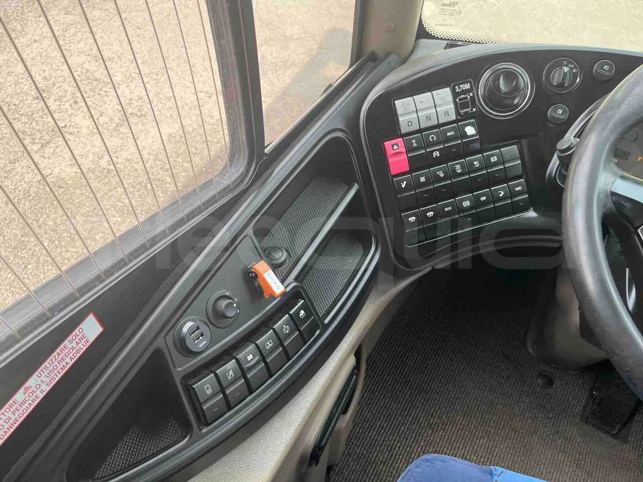 Iveco Magelys SFR2XX - EUR6 - 294kW - 12.265m - radio accessories photo