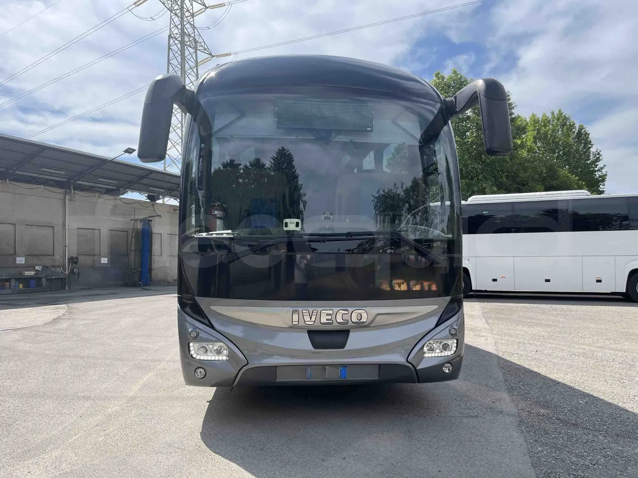 Iveco Magelys SFR2XX - EUR6 - 294kW - 12.265m - front photo