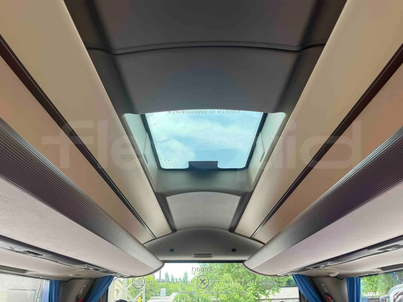 Iveco Magelys SFR2XX - EUR6 - 294kW - 12.265m - roof hatch 1