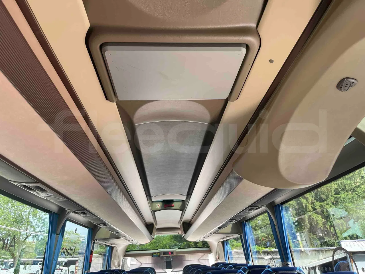Iveco Magelys SFR2XX - EUR6 - 294kW - 12.265m - monitor detail photo